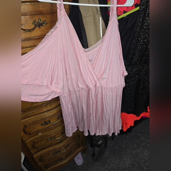 🍂🍁Torrid 3x Babydoll Super Soft Surplice Lace Trim Cold Shoulder Top - Picture 4 of 6